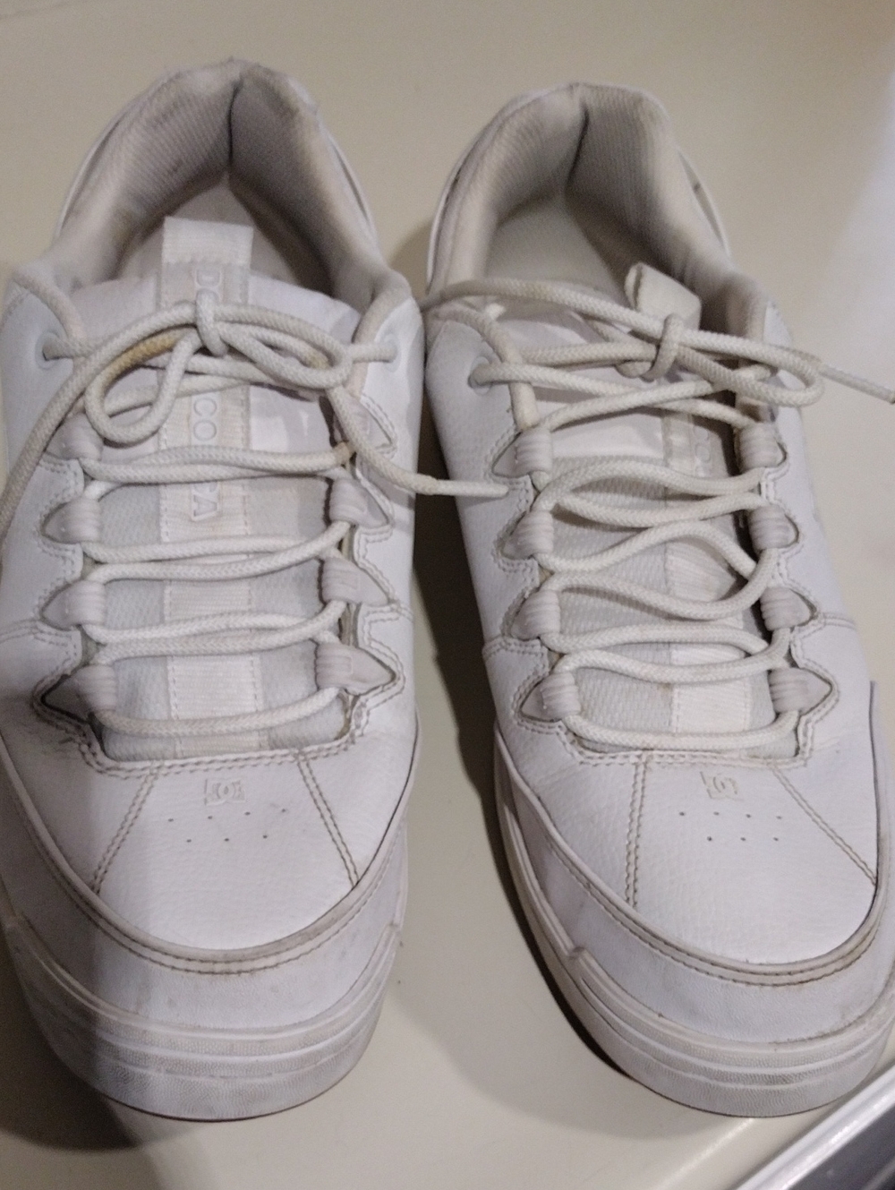 Men's DC Shoe Co. White Low-Top Casual Sneakers